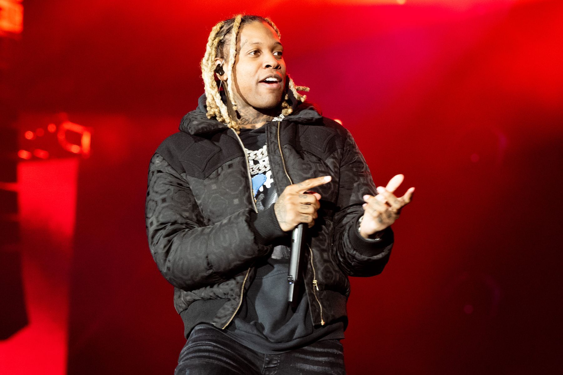 Rapper lil Durk shot and killed in a home invasion unfortunately they performed CPR couldn't respond  police are investigating