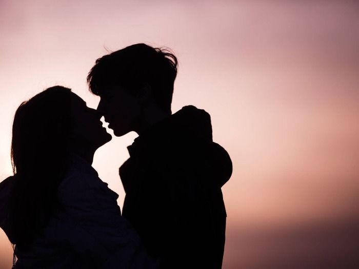 El Fenómeno del Amor: Hombres Llamados Juan Revelan Sentimientos Más Intensos que sus Novias, Especialmente si se Llama Alejandra